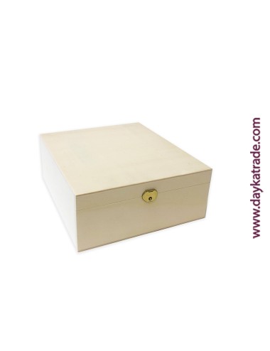 Caja de madera con tapa y cierre