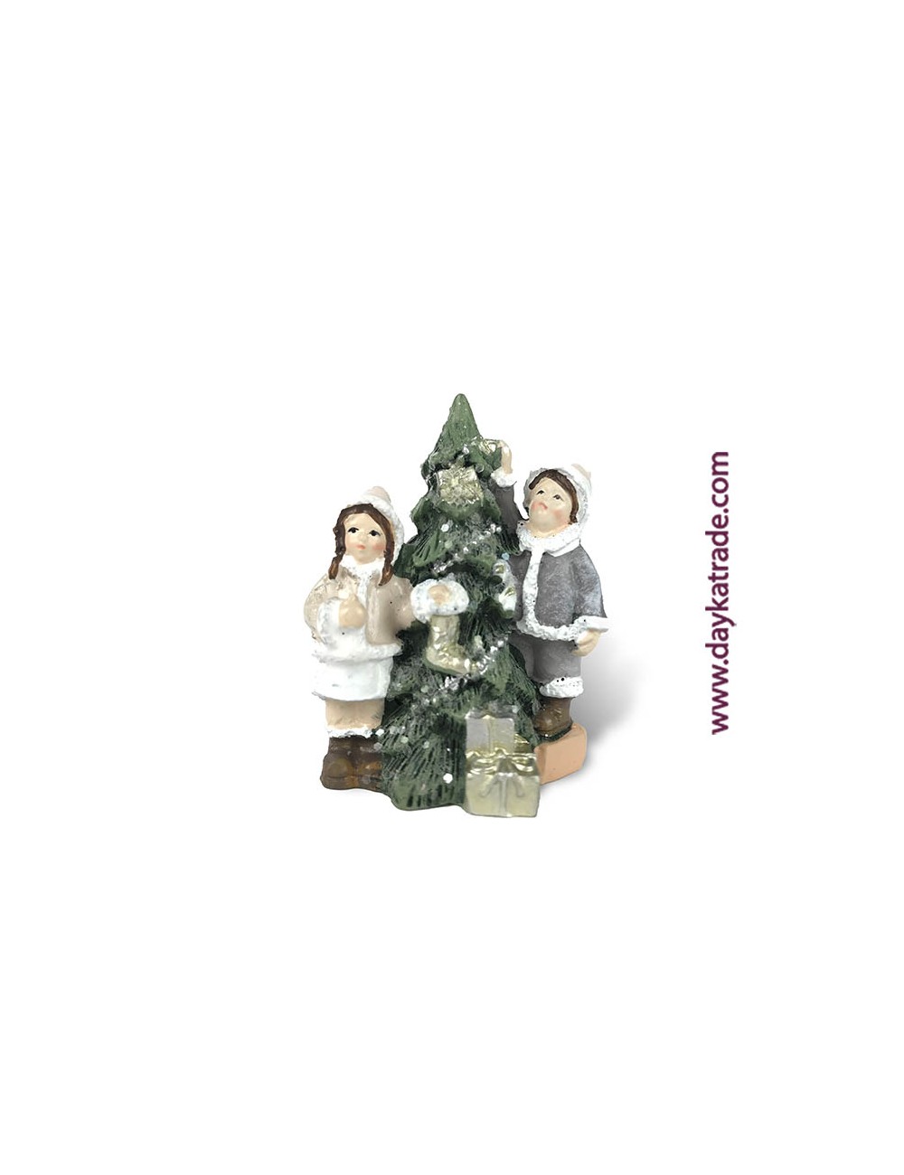 Figura niñas junto a árbol